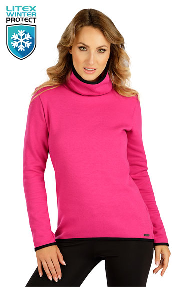 Women´s  turtleneck with long sleeves.