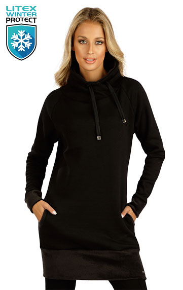 Women´s dress with long sleeves.