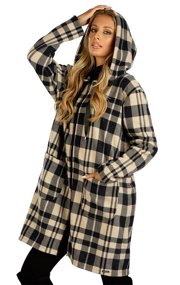 Sportswear - Discount > Women´s jacket with hood. 7D080