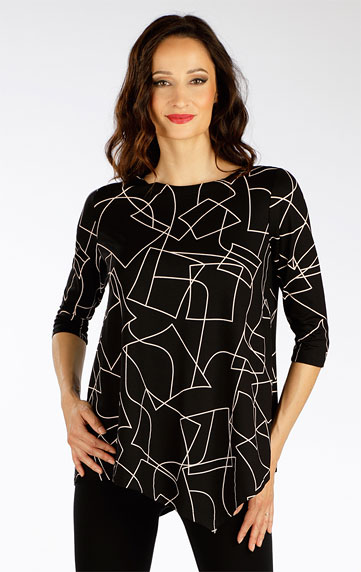 Women´s shirt with 3/4 length sleeves.