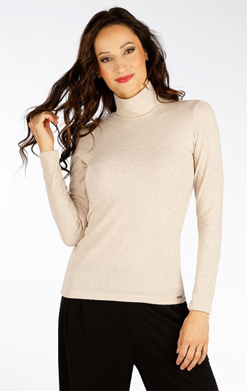 Women´s  turtleneck with long sleeves.