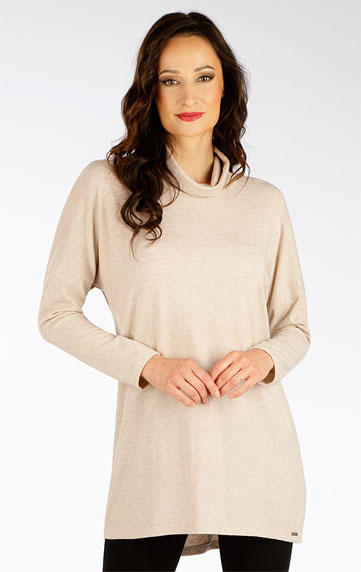 Women´s tunic with long sleeves.