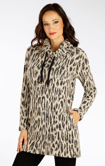 Women´s tunic with long sleeves.