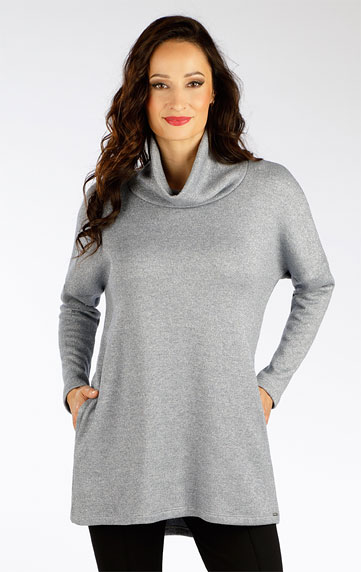 Women´s tunic with long sleeves.