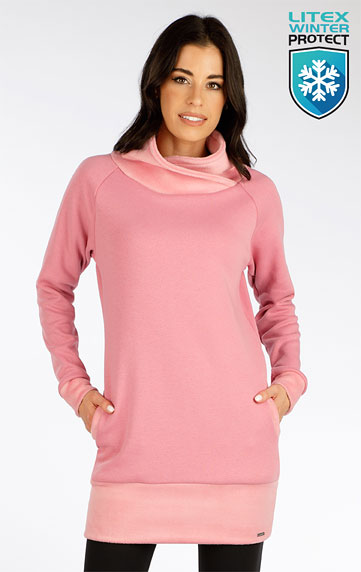 Sweatshirt dress with long sleeves.