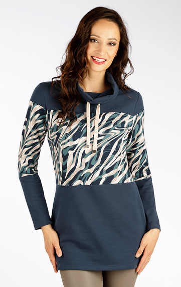 Women´s long sweatshirt.
