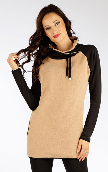 Women´s long sweatshirt.
