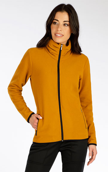 Women´s fleece sweatshirt.