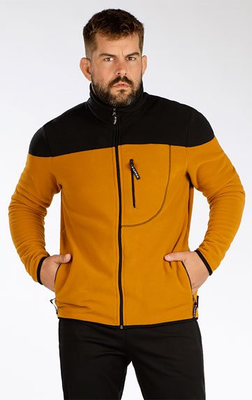 Men´s fleece sweatshirt.