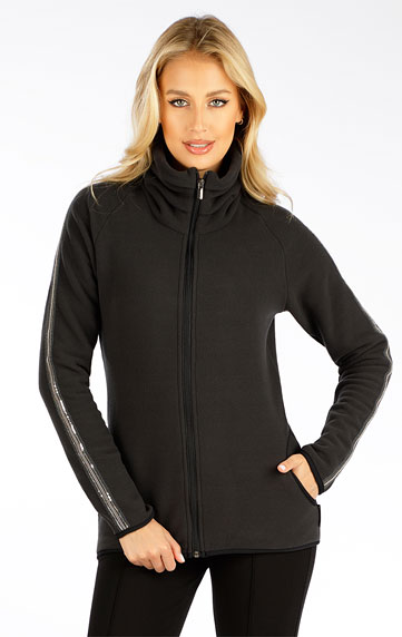 Women´s fleece sweatshirt.