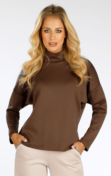 Women´s sweatshirt with long sleeves.