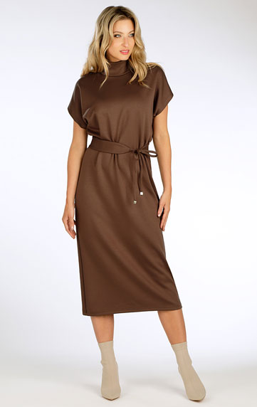 Women´s dress with short sleeves.