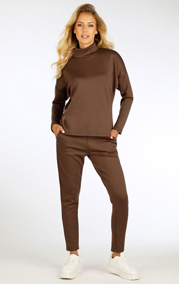 Women´s long trousers.