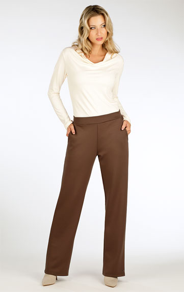 Women´s long wide-leg trousers.