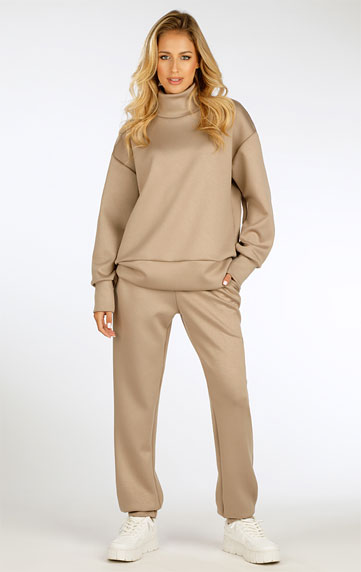 Women´s long trousers.