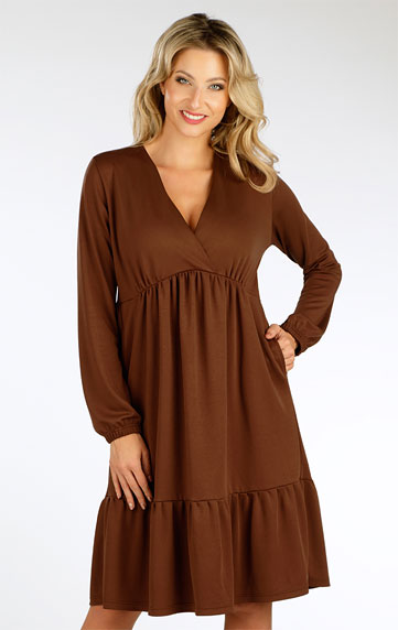 Women´s dress with long sleeves.