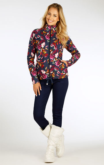 Women´s classic waist trousers.