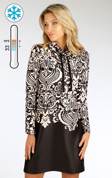Women´s dress with long sleeves.
