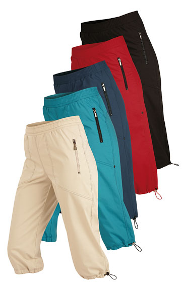Women´s classic waist cut 3/4 length trousers.