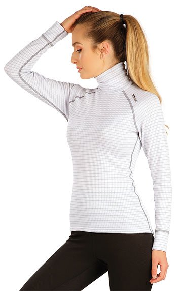 Women´s thermal turtleneck shirt with long sleeves.