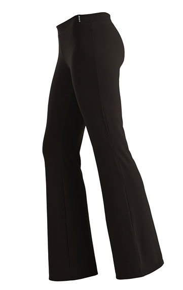 Women´s long boot-cut leggings.