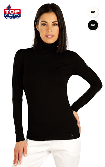 Women´s  turtleneck with long sleeves.