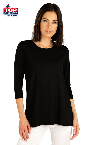 Women´s shirt with 3/4 length sleeves.