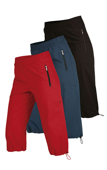 Women´s classic waist cut 3/4 length trousers.