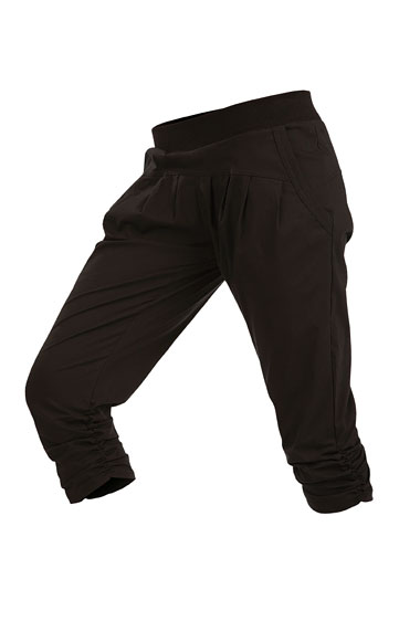 Trousers and shorts > Women´s low waist 3/4 length trousers. 9D316