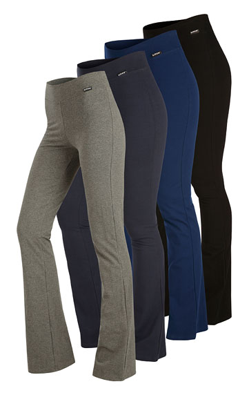 Women´s long boot-cut leggings.