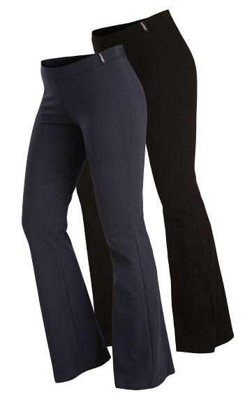 Women´s long boot-cut leggings.