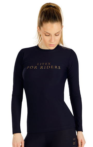 Women´s shirt with long sleeves.