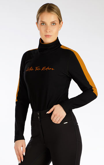 Women´s  turtleneck with long sleeves.